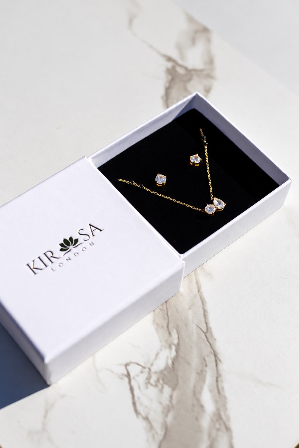 Ananta Mangalsutra with Earrings