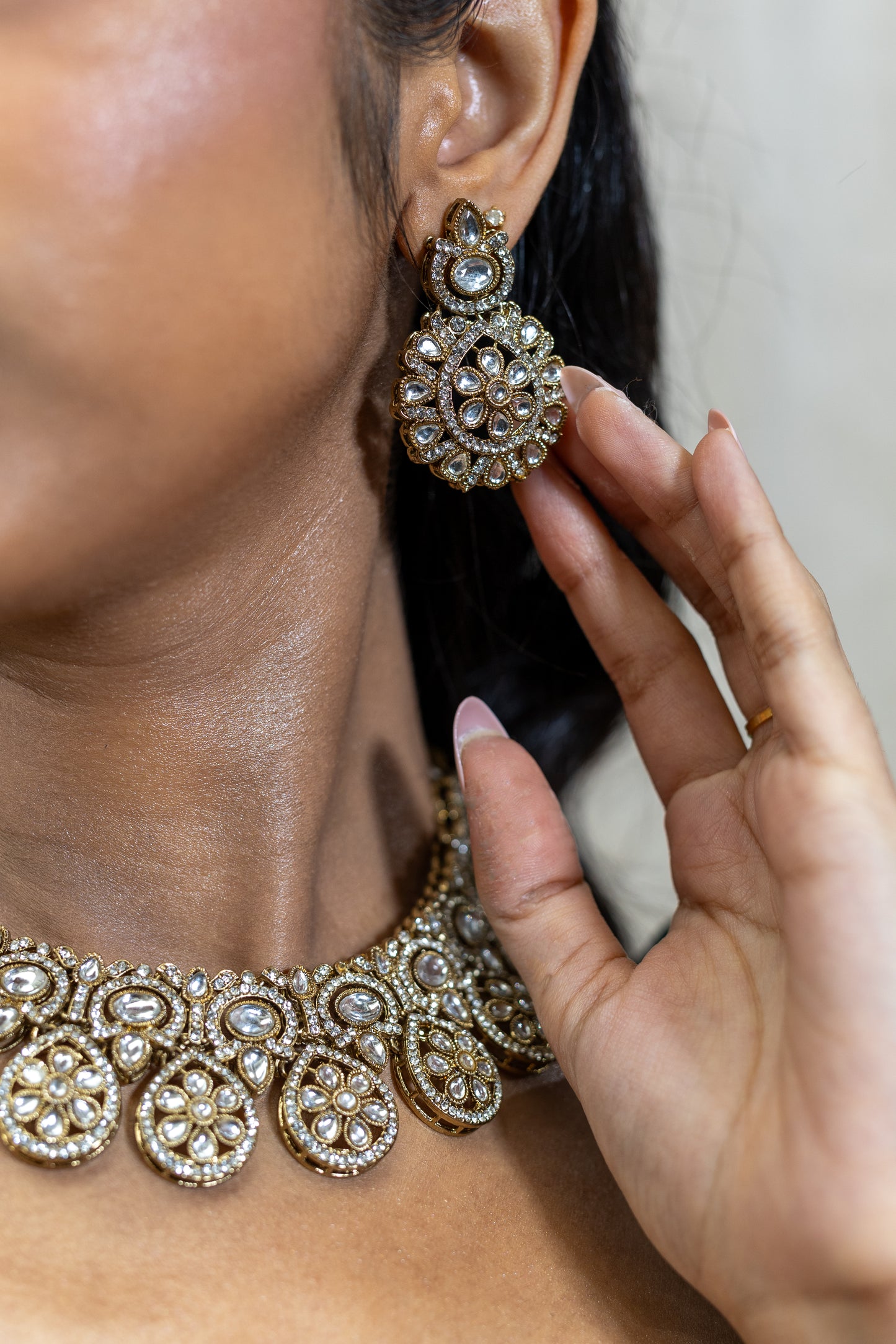 Innaya Kundan Jewellery Set — Classic elegant statement for wedding guests and pre-wedding events. Close up of the necklace