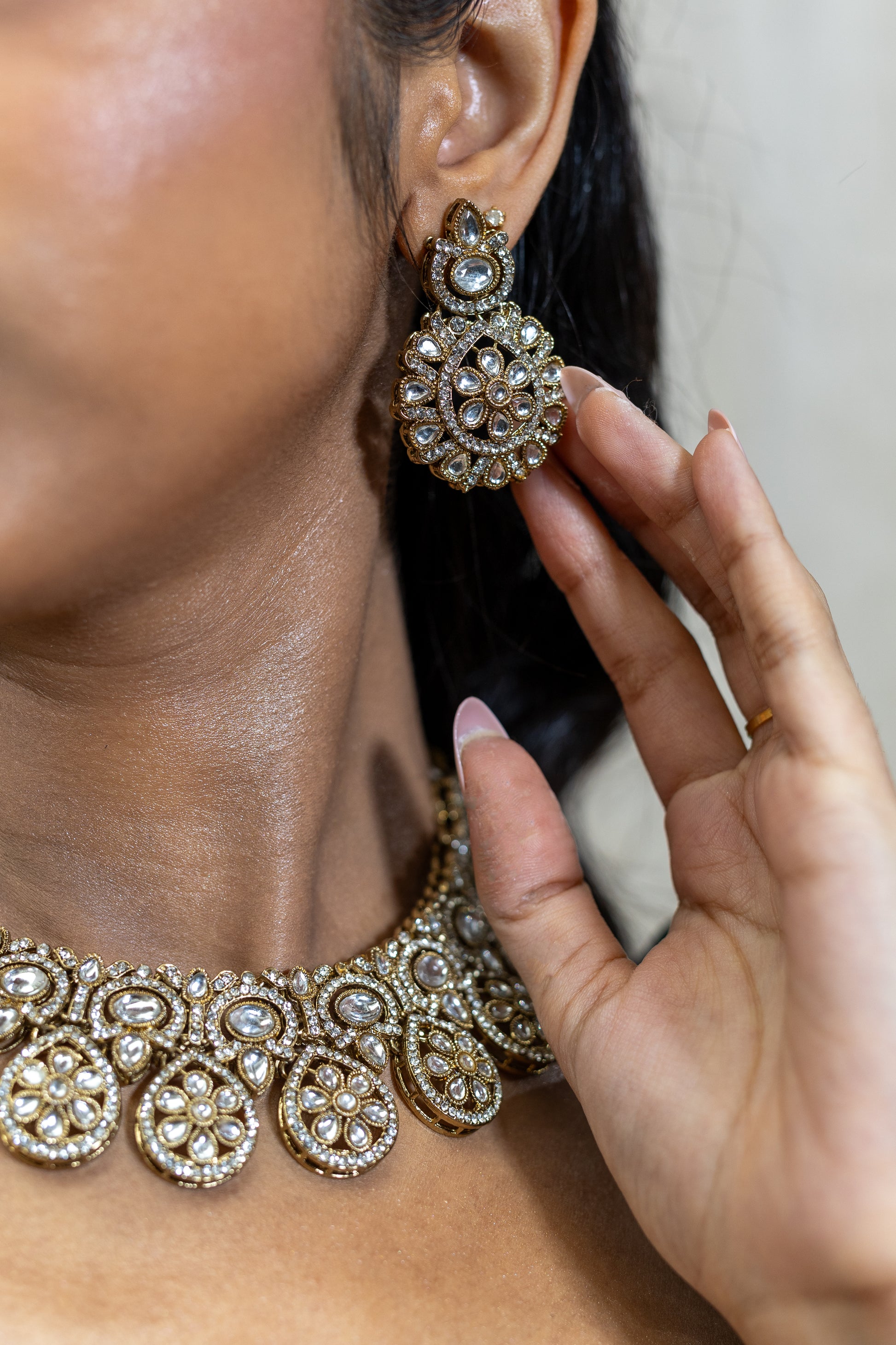 Innaya Kundan Jewellery Set — Classic elegant statement for wedding guests and pre-wedding events. Close up of the necklace